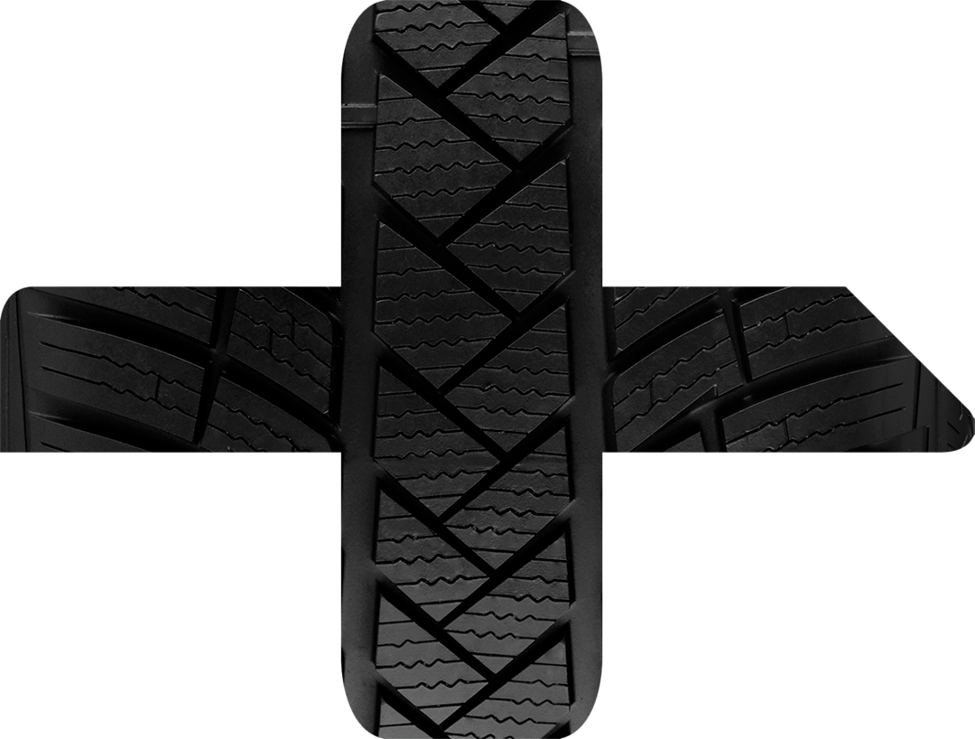 Közelkép egy gumin, amelyen a reciklálás szimbóluma látható.